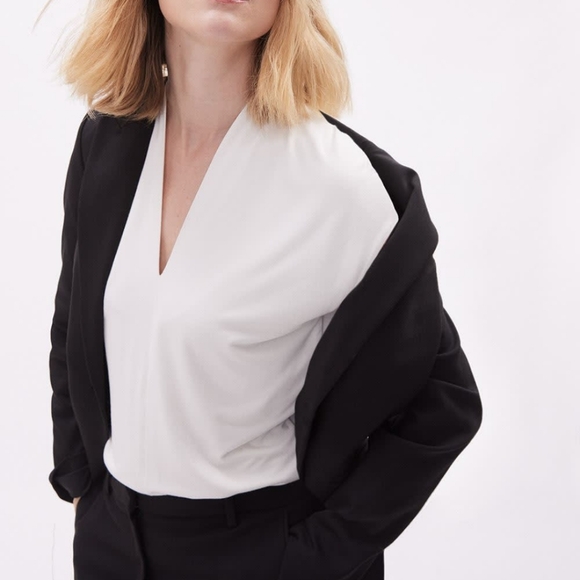 RW&CO Extended-Sleeve V-Neck Fitted Tee - XXS - Picture 4 of 9